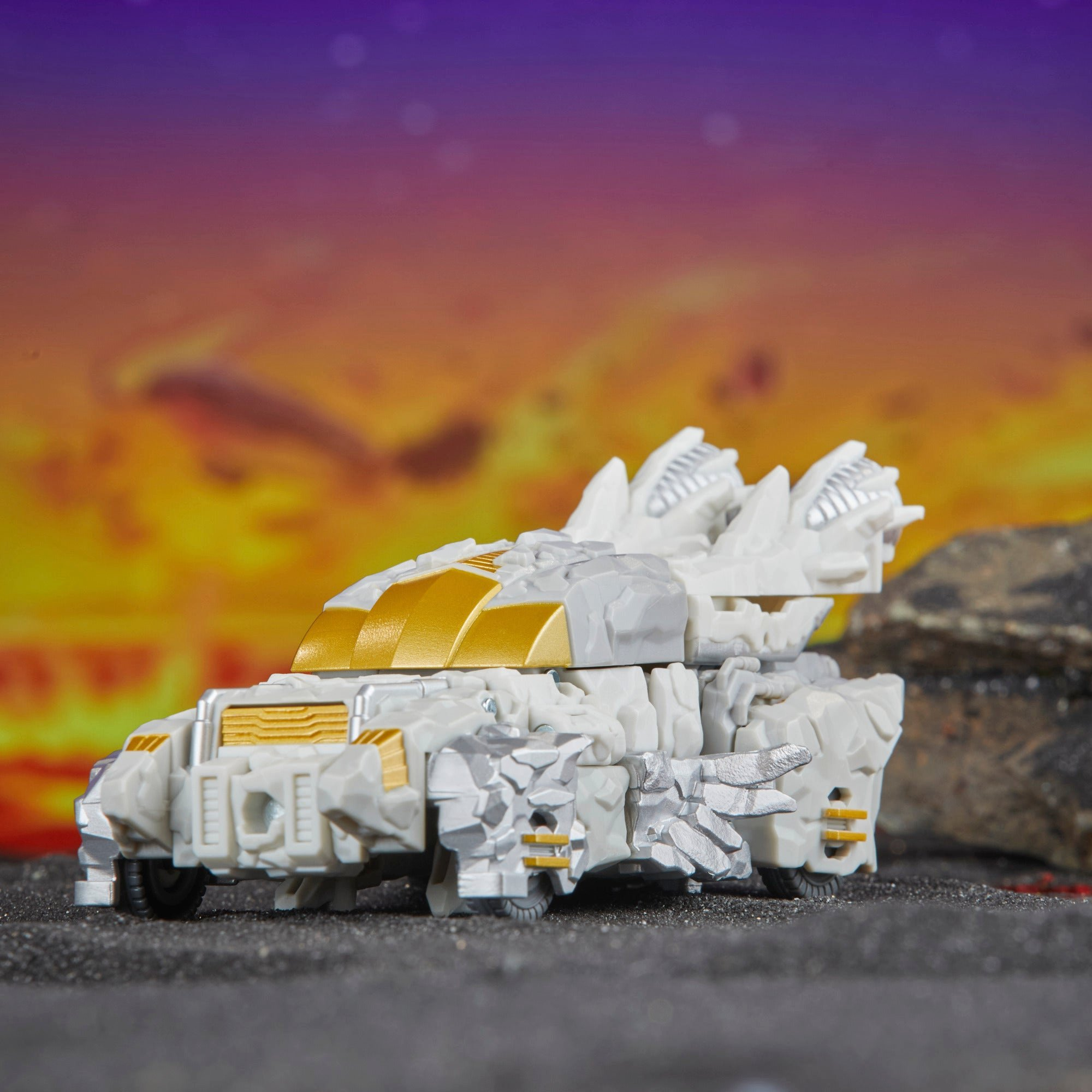 Transformers Legacy United Deluxe Class Infernac Universe Nucleous