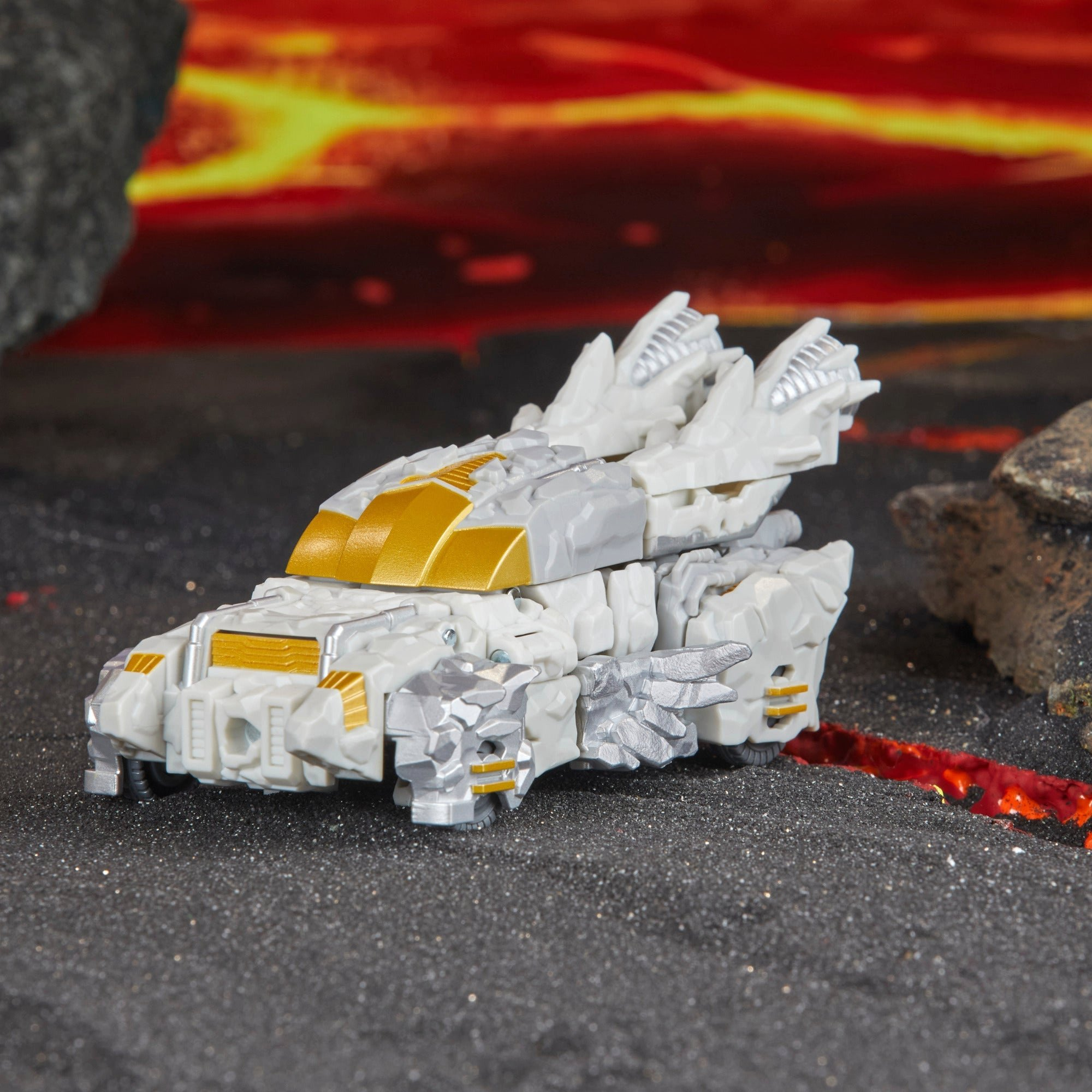 Transformers Legacy United Deluxe Class Infernac Universe Nucleous
