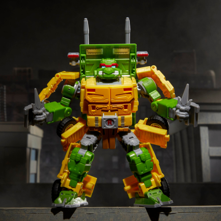 Transformers Collaborative Teenage Mutant Ninja Turtles x Transformers Party Wallop Figure