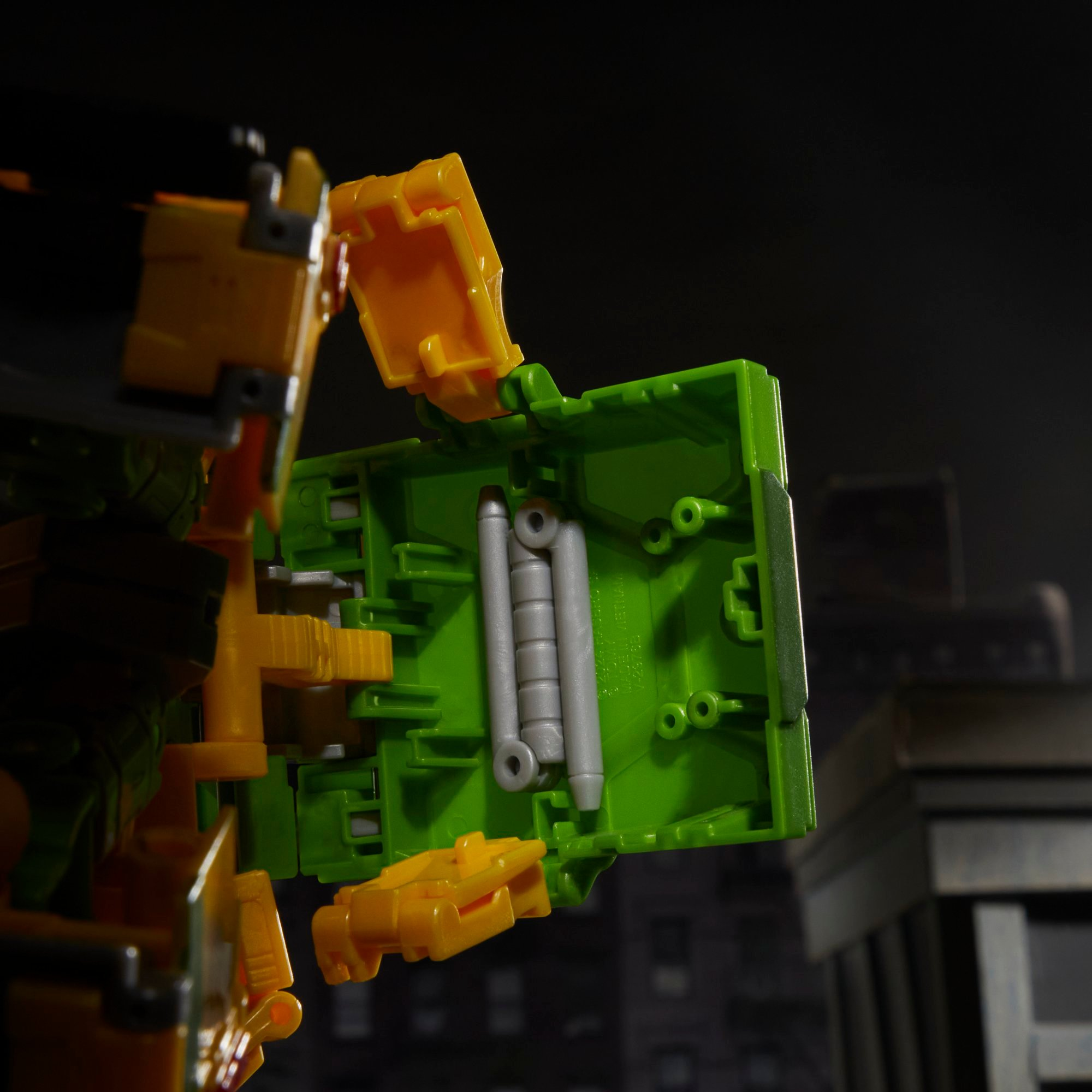 Transformers Collaborative Teenage Mutant Ninja Turtles x Transformers Party Wallop Figure